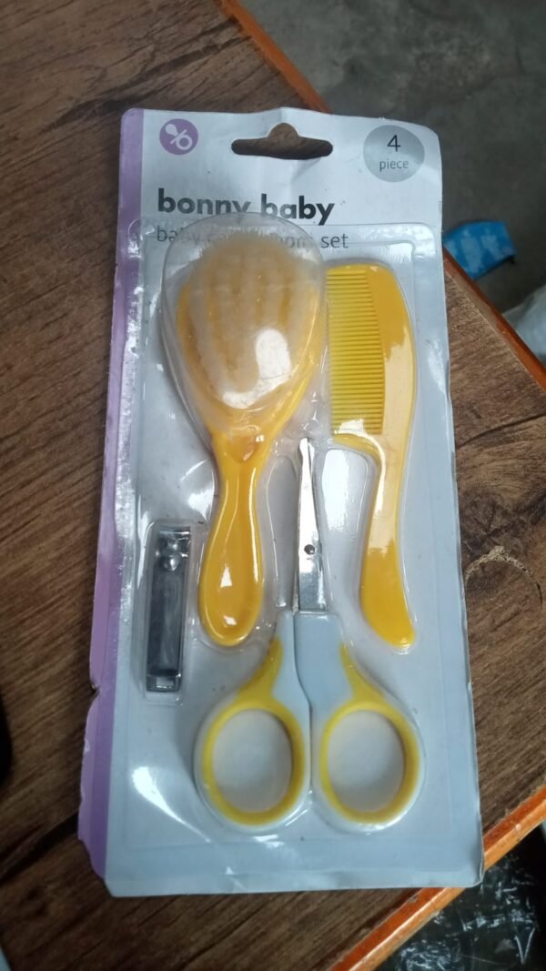 db895fc6-9af4-4a65-abf8-feb92ab35e7c.jpg Born Baby Health Care Kit 4 in 1 Nail Clipper Brush Comb Scissors (4 Pcs Set)