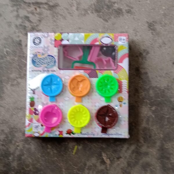 Non-Toxic Creative 30 Dough Clay 5 Different Colors, (Pack of 6 Pcs)