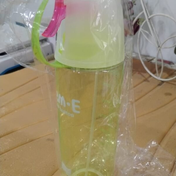 Plastic Sports Water Bottle – Dual Function with Built-In Mist Spray (600 ML)