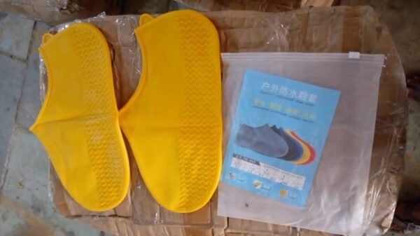 Non-Slip Silicone Rain Anti skid Waterproof Fordable Boot Shoe Cover ( Large )
