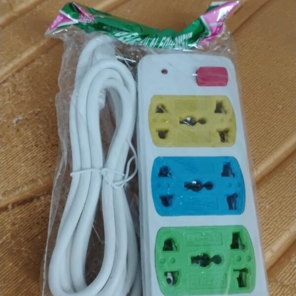 e9fb3aae-1c32-4078-81cd-8f72e80af947_2bf2da53-9bf9-4d30-b79c-78667a002801.jpg Compact 3-Socket Universal Extension Board (1 Pc)