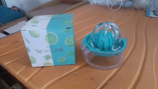 Manual Orange Lemon Citrus Juicer Squeezer Press Pourer with Lid Plastic 1 Pc