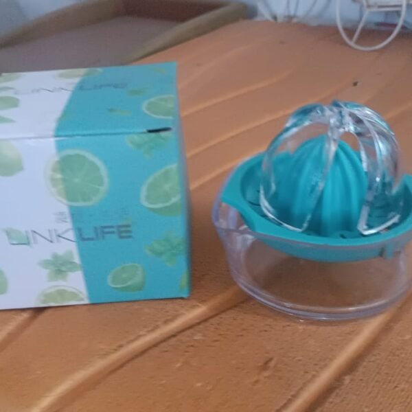 Manual Orange Lemon Citrus Juicer Squeezer Press Pourer with Lid Plastic 1 Pc