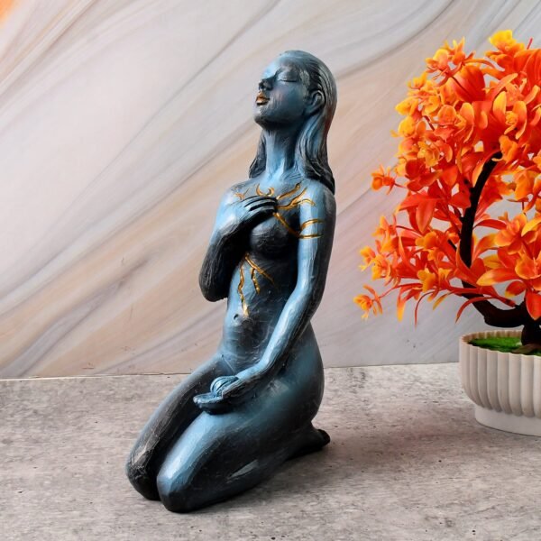 Elegant Resin Kneeling Woman Decorative Statue (1 Pc)